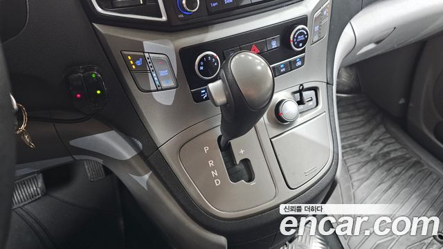 Hyundai Starex 2017 — photo 12