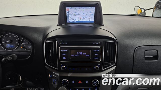 Hyundai Starex 2017 — photo 18