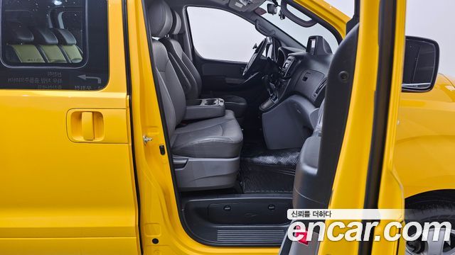 Hyundai Starex 2017 — photo 16