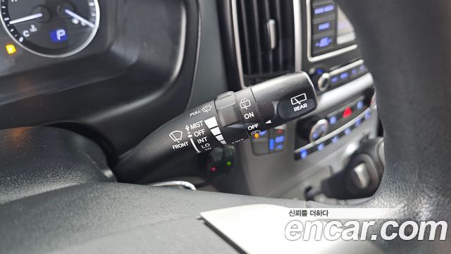 Hyundai Starex 2017 — photo 28