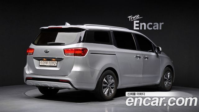 Kia Canival 2017 — photo 2
