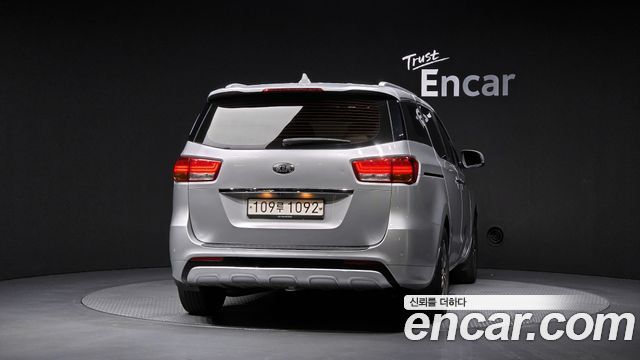 Kia Canival 2017 — photo 4