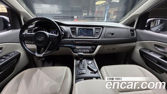 Kia Canival 2017 — photo 10