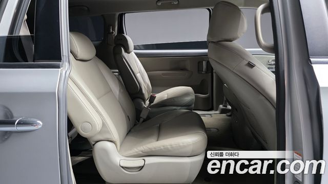 Kia Canival 2017 — photo 17