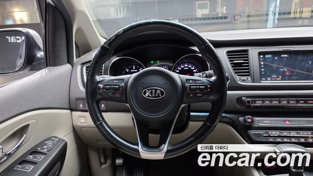 Kia Canival 2017 — photo 20