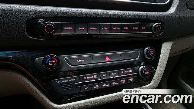 Kia Canival 2017 — photo 23