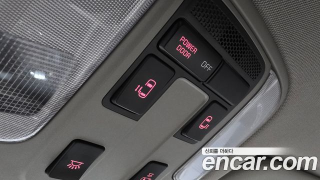 Kia Canival 2017 — photo 25