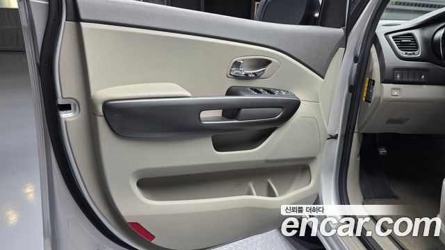 Kia Canival 2017 — photo 14
