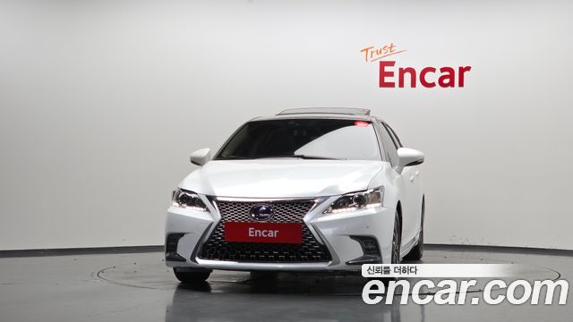 Lexus CT200h 2018 — photo 3