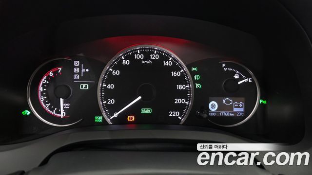 Lexus CT200h 2018 — photo 11
