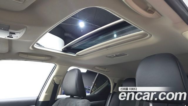 Lexus CT200h 2018 — photo 23