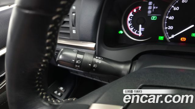 Lexus CT200h 2018 — photo 24