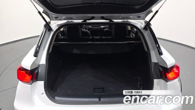 Lexus CT200h 2018 — photo 26