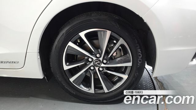 Lexus CT200h 2018 — photo 7