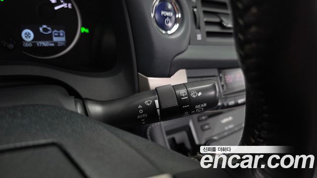 Lexus CT200h 2018 — photo 27