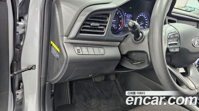 Hyundai AVANTE 2020 — photo 18