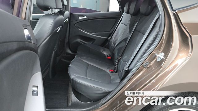 Hyundai Accent 2015 — photo 12