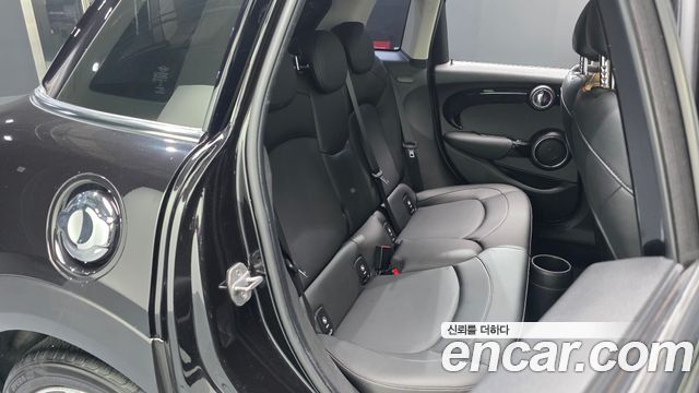 Mini Cooper 2020 — photo 17