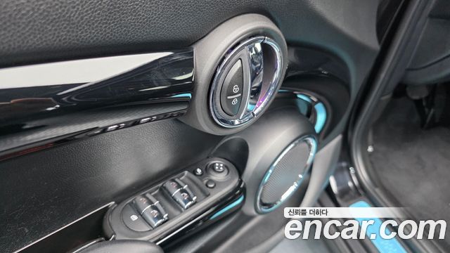 Mini Cooper 2020 — photo 26