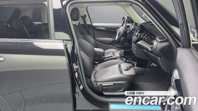 Mini Cooper 2020 — photo 16