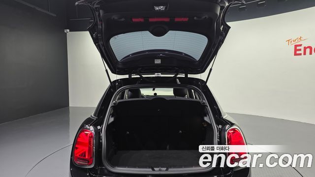 Mini Cooper 2020 — photo 32