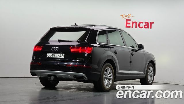 Audi Q7 2019 — photo 2