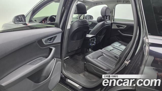 Audi Q7 2019 — photo 18