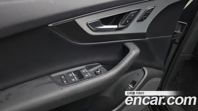 Audi Q7 2019 — photo 26