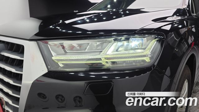 Audi Q7 2019 — photo 8