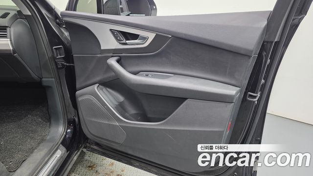 Audi Q7 2019 — photo 14
