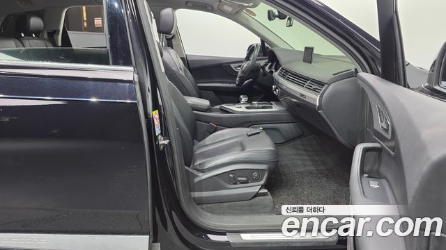Audi Q7 2019 — photo 16