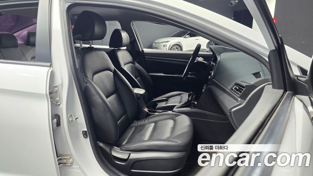 Hyundai AVANTE 2020 — photo 13