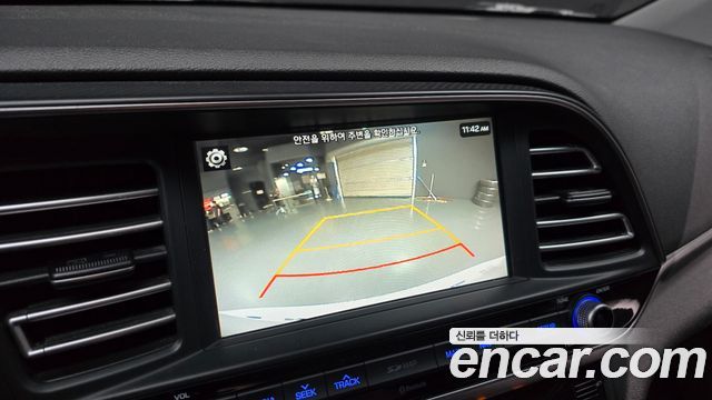 Hyundai AVANTE 2020 — photo 22