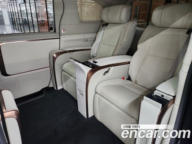 Lexus LM 2025 — photo 16