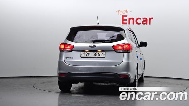 Kia Carens 2015 — photo 4