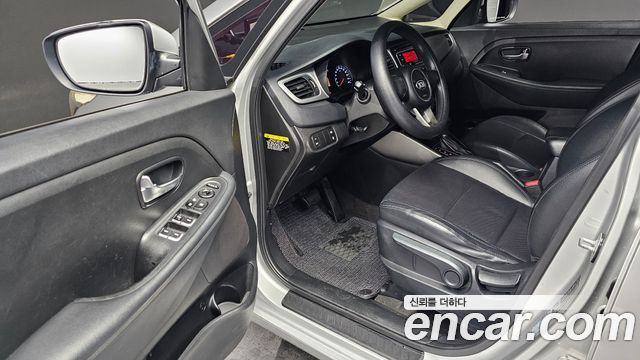Kia Carens 2015 — photo 10