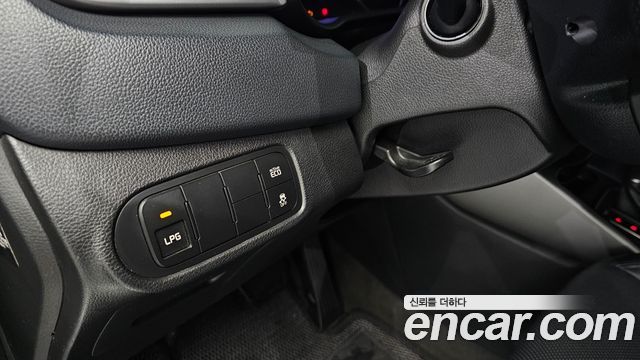 Kia Carens 2015 — photo 16