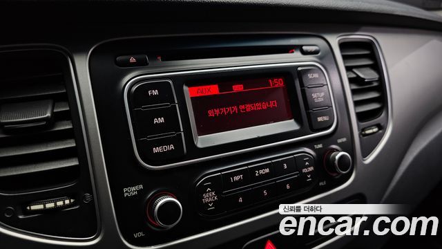 Kia Carens 2015 — photo 17