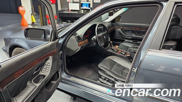 BMW 7-Series 2001 — photo 13