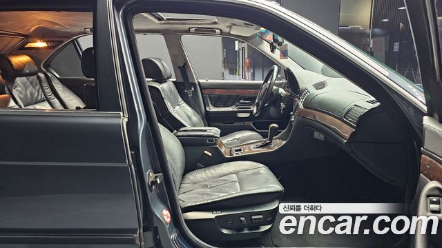 BMW 7-Series 2001 — photo 17