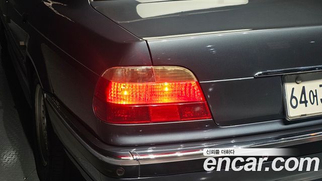 BMW 7-Series 2001 — photo 9