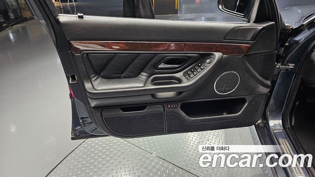 BMW 7-Series 2001 — photo 14