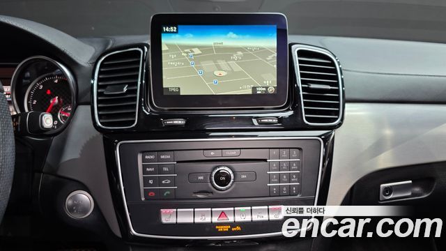 Mercedes-Benz GLE-Class 2017 — photo 17