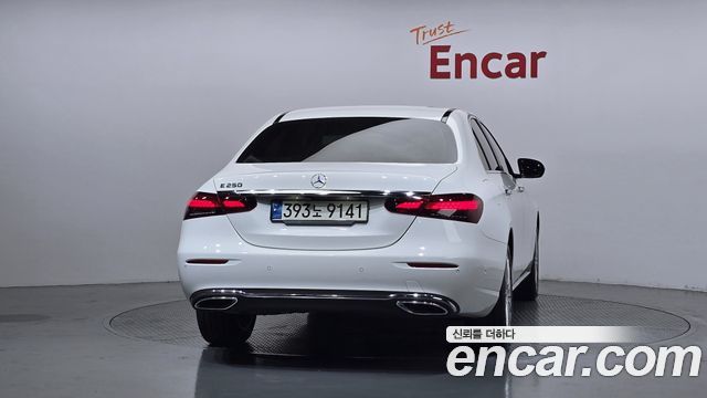 Mercedes-Benz E-Class 2021 — photo 4
