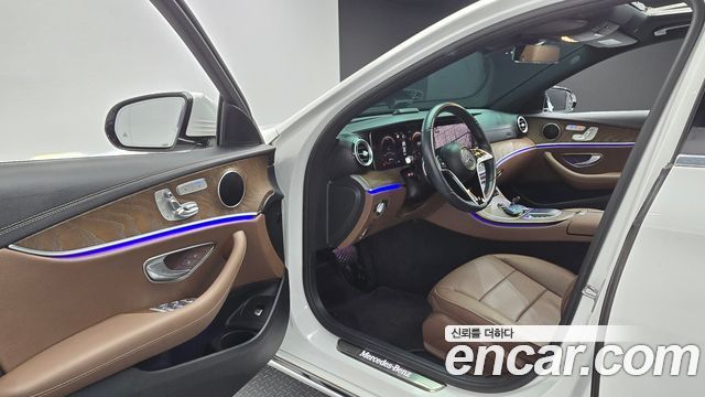 Mercedes-Benz E-Class 2021 — photo 10