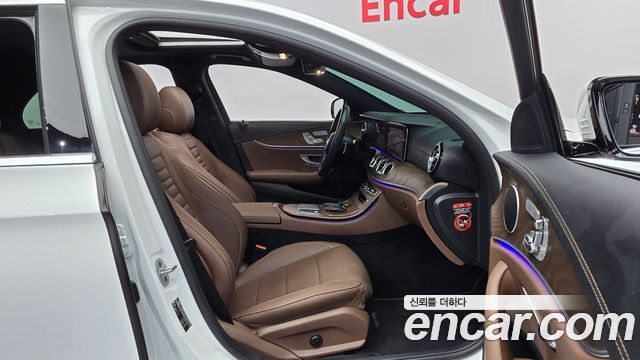 Mercedes-Benz E-Class 2021 — photo 11