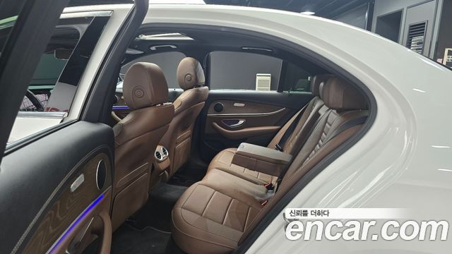 Mercedes-Benz E-Class 2021 — photo 12