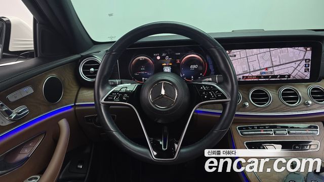 Mercedes-Benz E-Class 2021 — photo 13