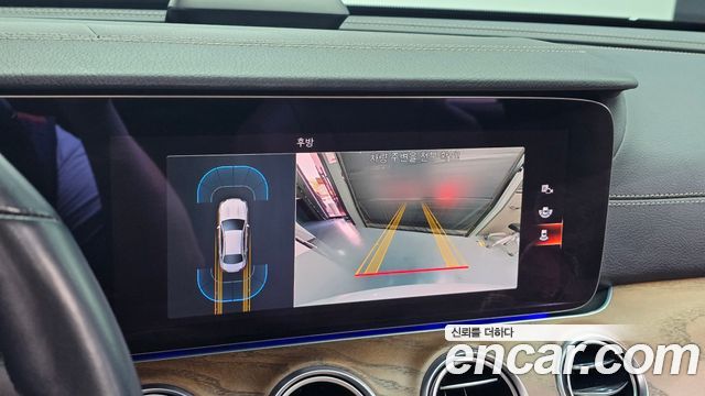 Mercedes-Benz E-Class 2021 — photo 17