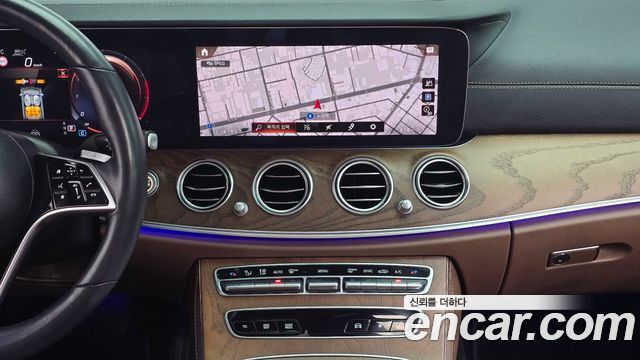 Mercedes-Benz E-Class 2021 — photo 18